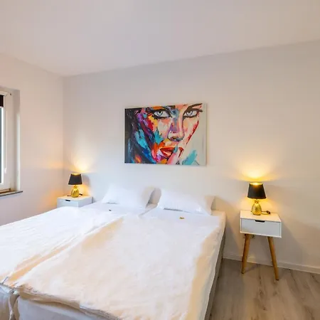 شقة ☆ Modern Stylish Flat In Location فيلهلمسهافن